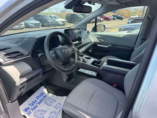 2022 Toyota Sienna LE 8 Passenger