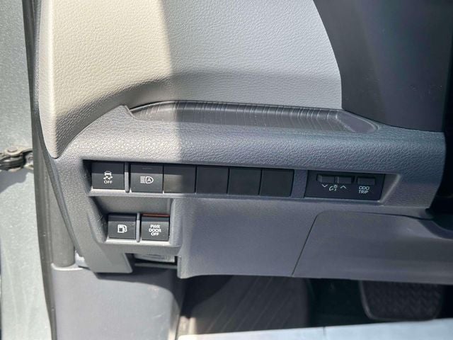 2022 Toyota Sienna LE 8 Passenger