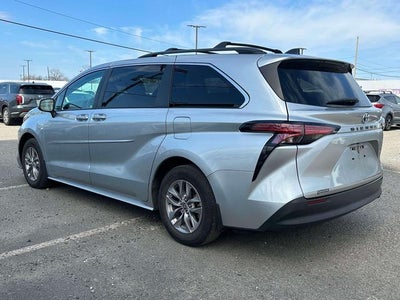 2022 Toyota Sienna LE 8 Passenger
