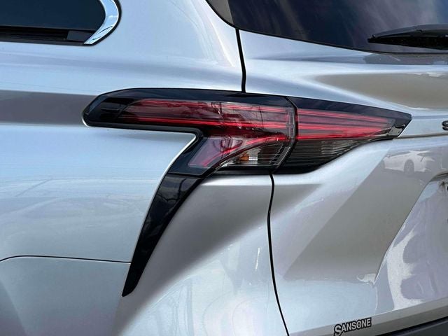 2022 Toyota Sienna LE 8 Passenger