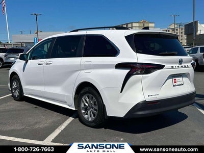 2025 Toyota Sienna LE 8 Passenger