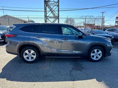 2022 Toyota Highlander LE