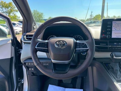 2024 Toyota Sienna Platinum 7 Passenger
