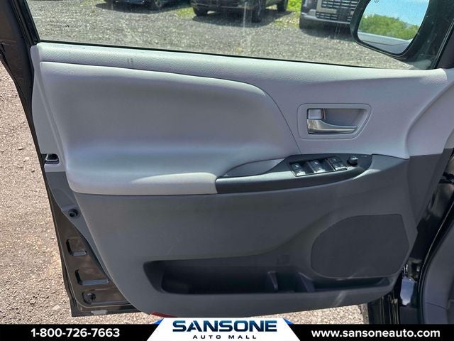 2020 Toyota Sienna LE 7 Passenger