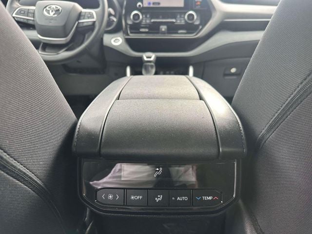 2025 Toyota Highlander LE