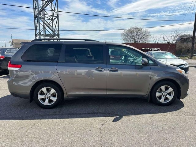 2014 Toyota Sienna LE
