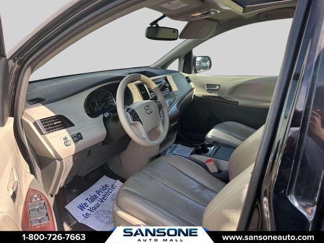 2014 Toyota Sienna XLE 8 Passenger