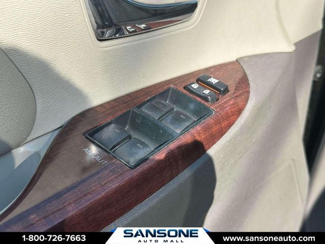 2014 Toyota Sienna XLE 8 Passenger