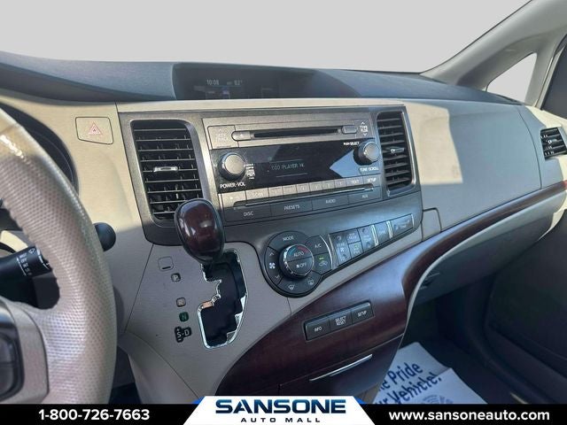 2014 Toyota Sienna XLE 8 Passenger