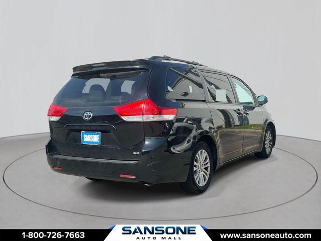2014 Toyota Sienna XLE 8 Passenger
