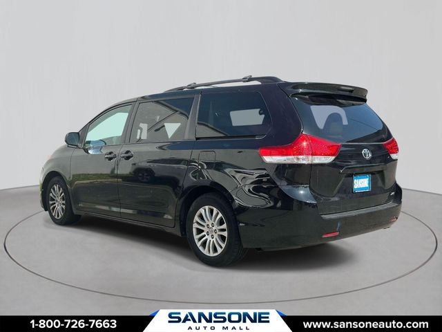 2014 Toyota Sienna XLE 8 Passenger