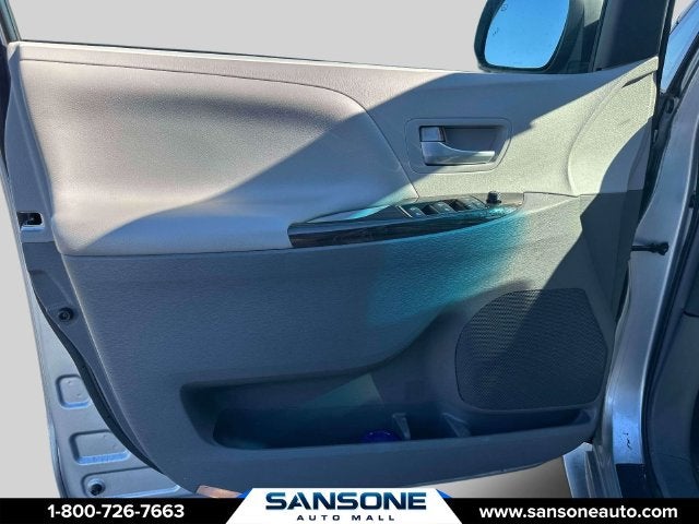2017 Toyota Sienna XLE 8 Passenger
