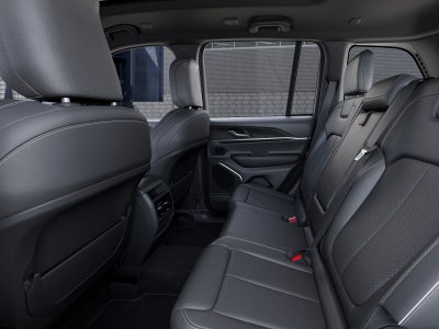 2027 Jeep Grand Cherokee Base