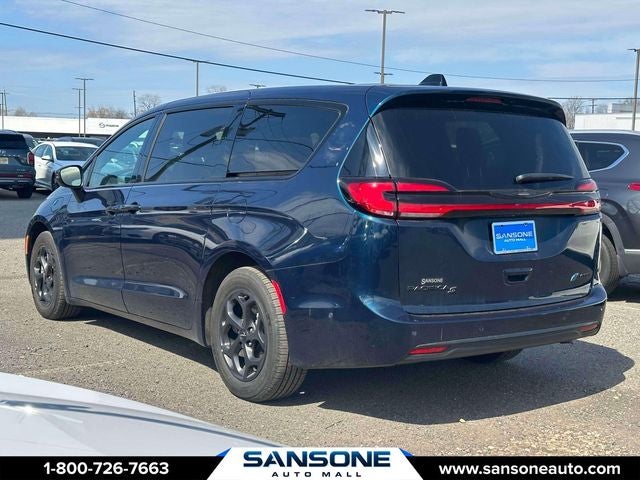 2023 Chrysler Pacifica Hybrid Touring L