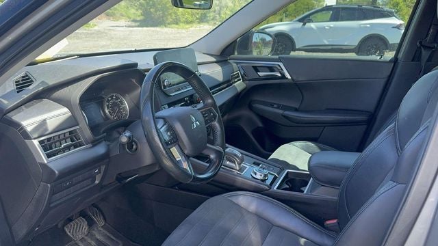 2022 Mitsubishi Outlander Base