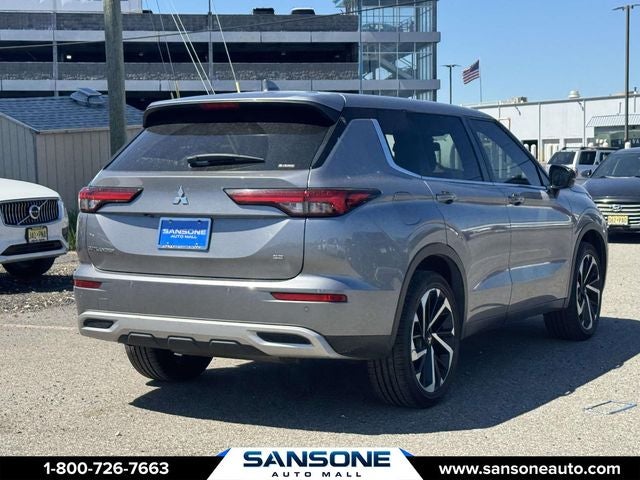 2022 Mitsubishi Outlander Base