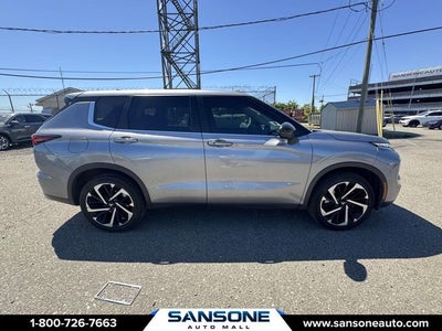 2022 Mitsubishi Outlander Base