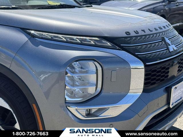 2022 Mitsubishi Outlander Base