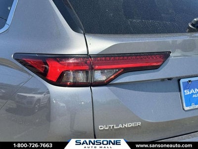 2022 Mitsubishi Outlander Base