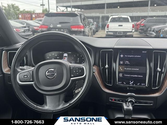 2021 Volvo XC60 T5 Momentum