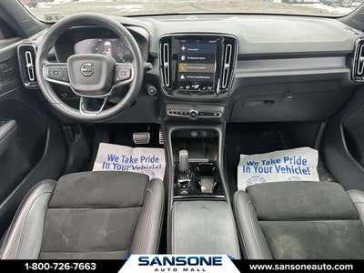 2022 Volvo XC40 R-Design