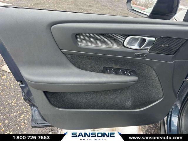 2022 Volvo XC40 R-Design