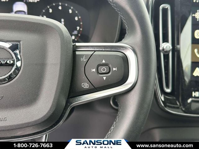 2022 Volvo XC40 R-Design