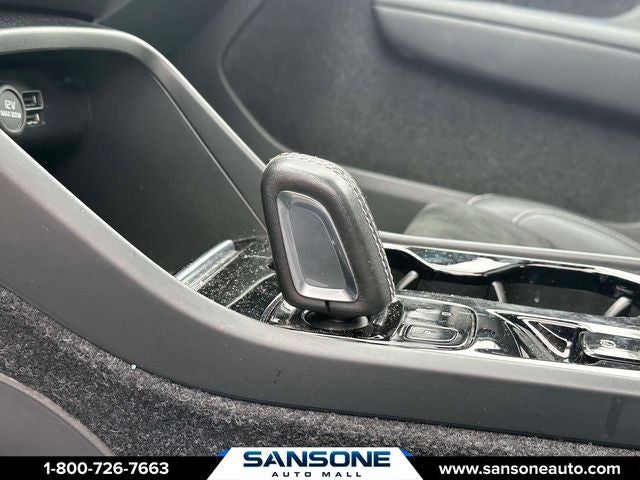 2022 Volvo XC40 R-Design