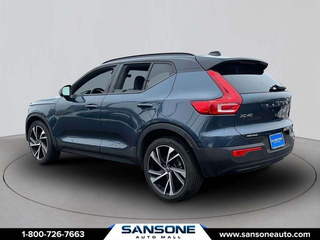 2022 Volvo XC40 R-Design