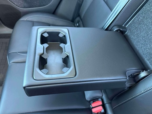 2024 Volvo XC40 B5 Plus Dark Theme