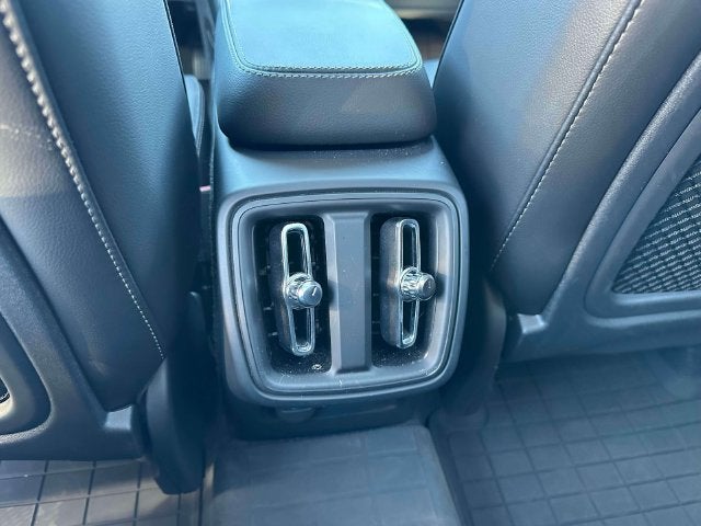 2024 Volvo XC40 B5 Plus Dark Theme