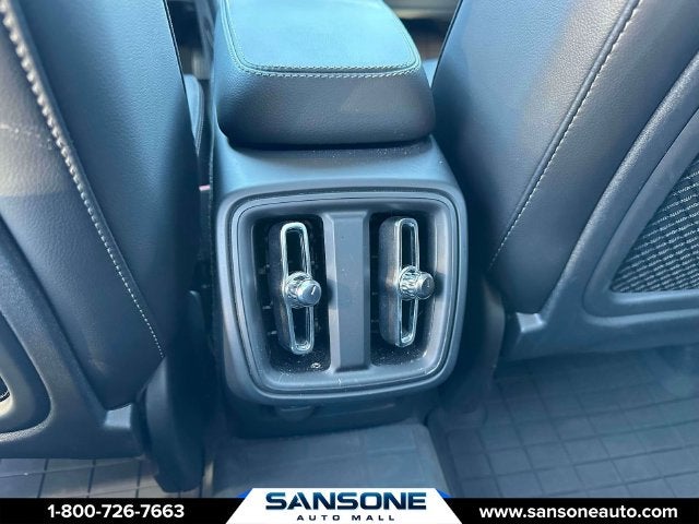 2024 Volvo XC40 B5 Plus Dark Theme