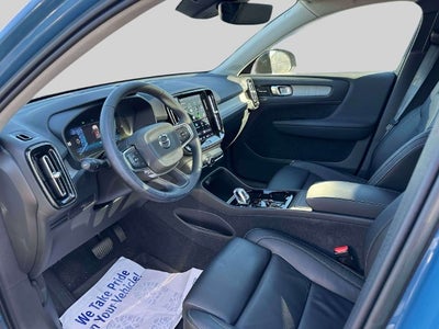 2024 Volvo XC40 B5 Plus Dark Theme