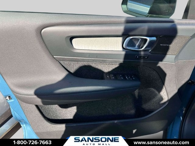 2024 Volvo XC40 B5 Plus Dark Theme