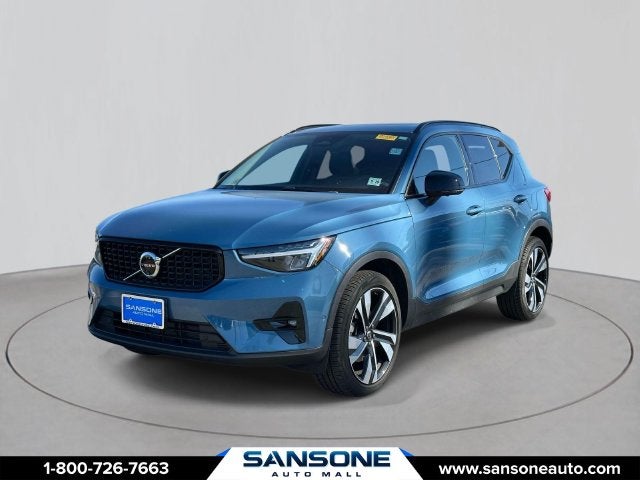 2024 Volvo XC40 B5 Plus Dark Theme